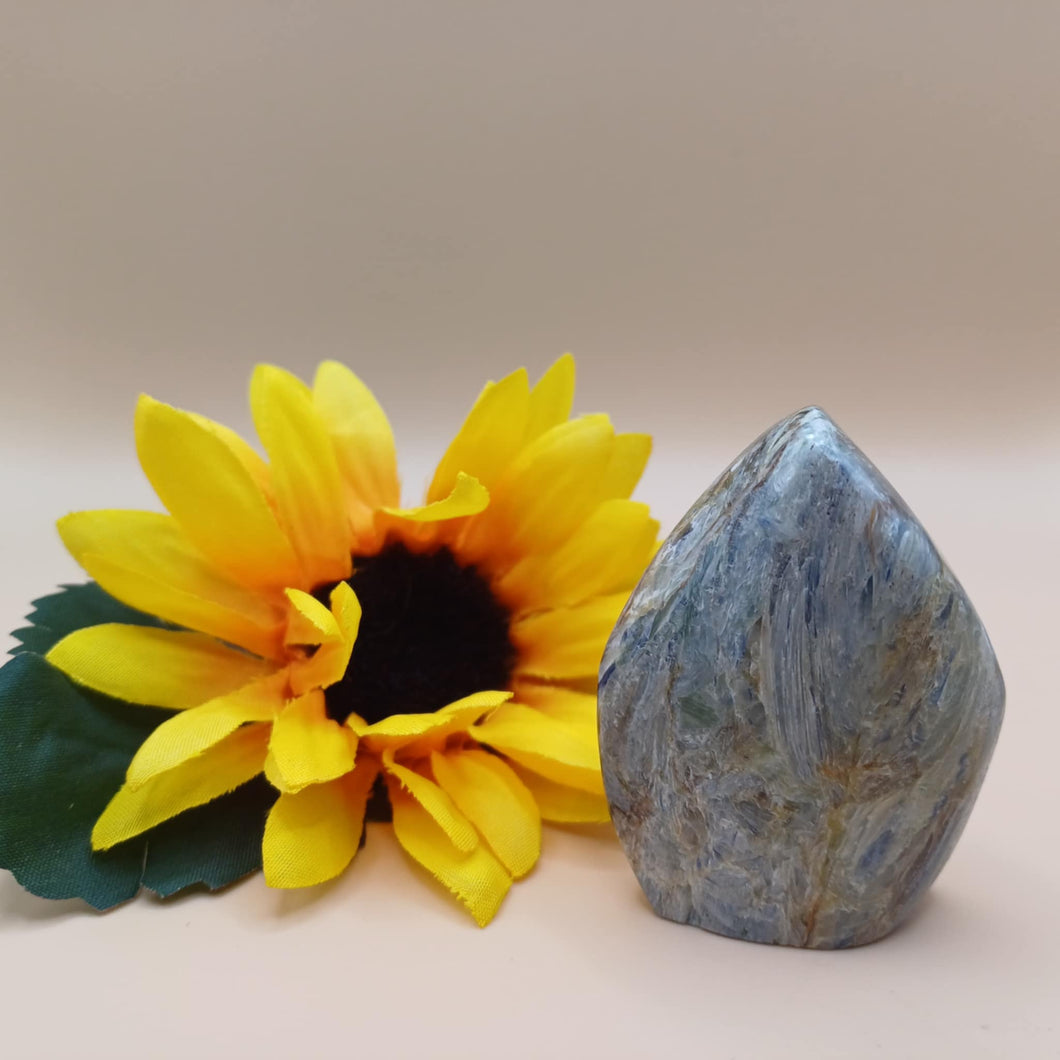 The Shape of Stillness – A small Hand-Carved Kyanite Freeform