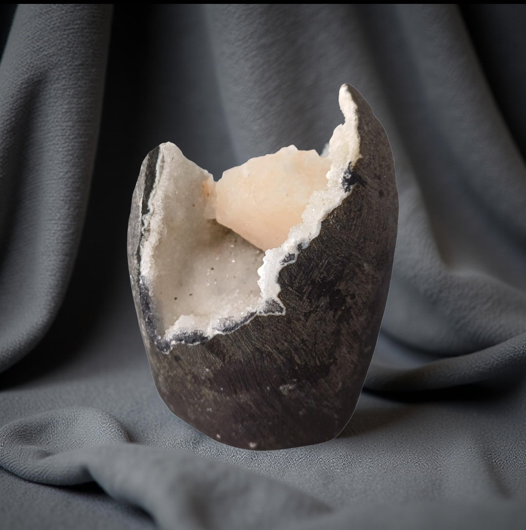 Apophyllite and Stilbite Geode