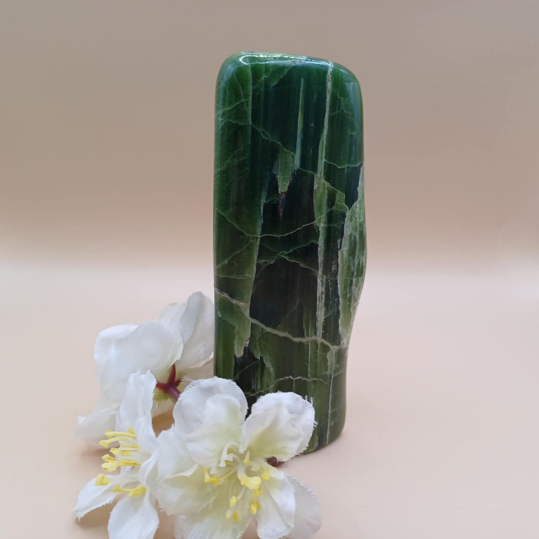 Tremolite free form